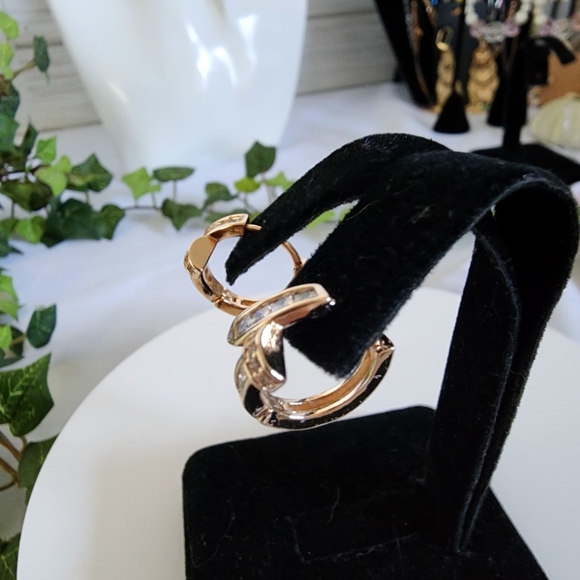 Gold Stainless Steel Huggie Hoop Earrings Nail Ring Design - Picture 6 of 10